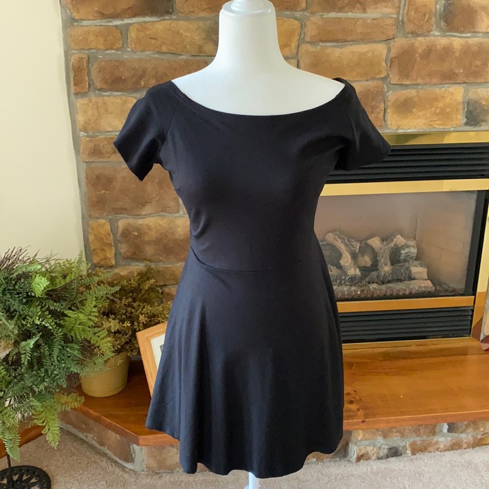 Beautiful and comfy black dress